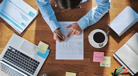 ib商務(wù)管理和經(jīng)濟(jì)哪個(gè)難，該怎么選擇？